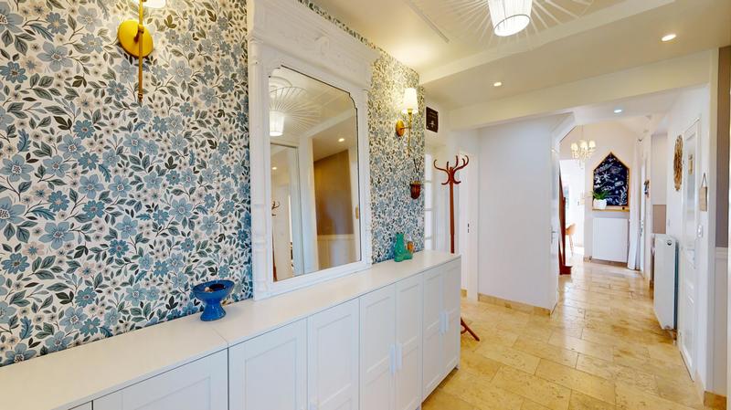 Maison - 241 m² - 8 pièces