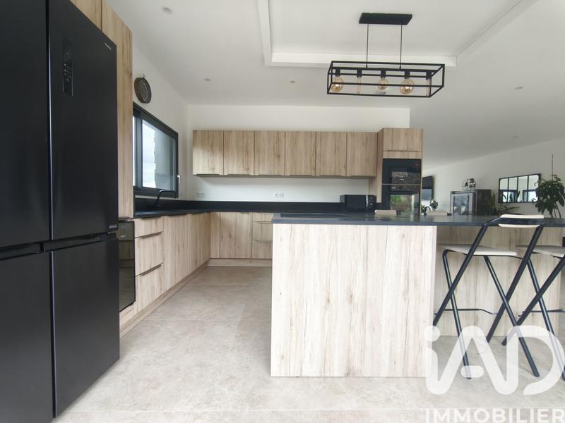 Maison - 217 m² - 5 pièces