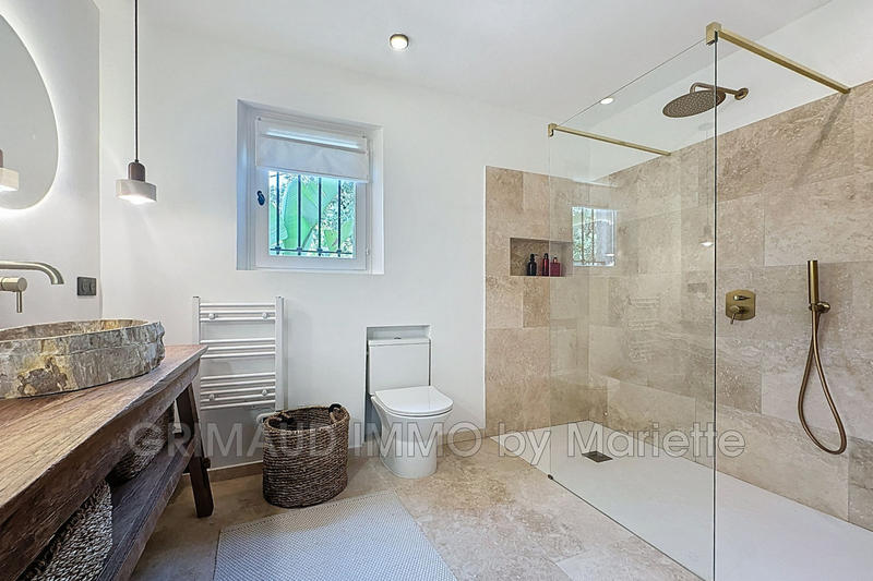 Villa - 197 m² - 6 pièces