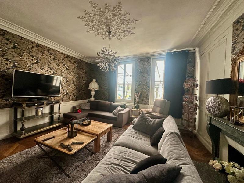 Maison - 295 m² - 7 pièces