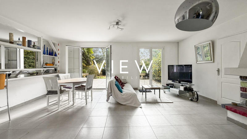 Maison - 202 m² - 7 pièces