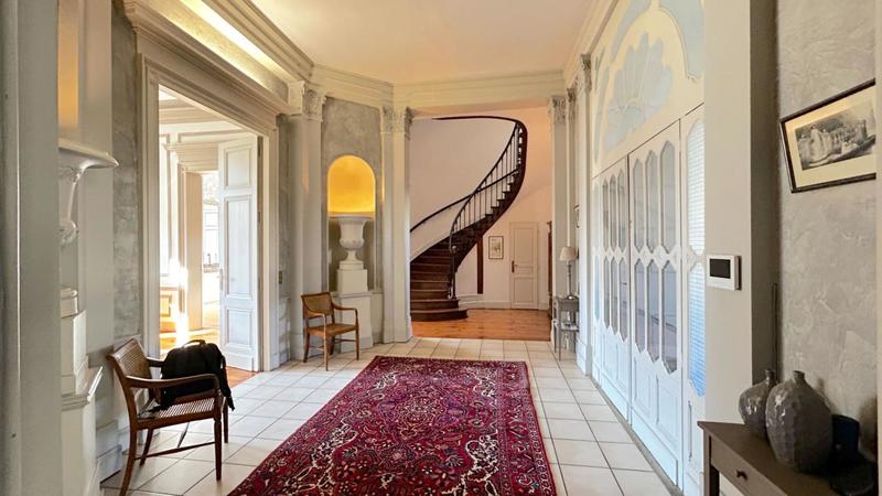 Hôtel particulier - 758 m² - 19 pièces