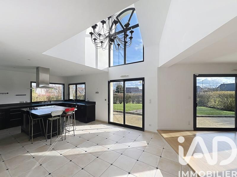 Maison - 215 m² - 7 pièces