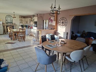 Maison traditionnelle - 243 m² - 8 pièces