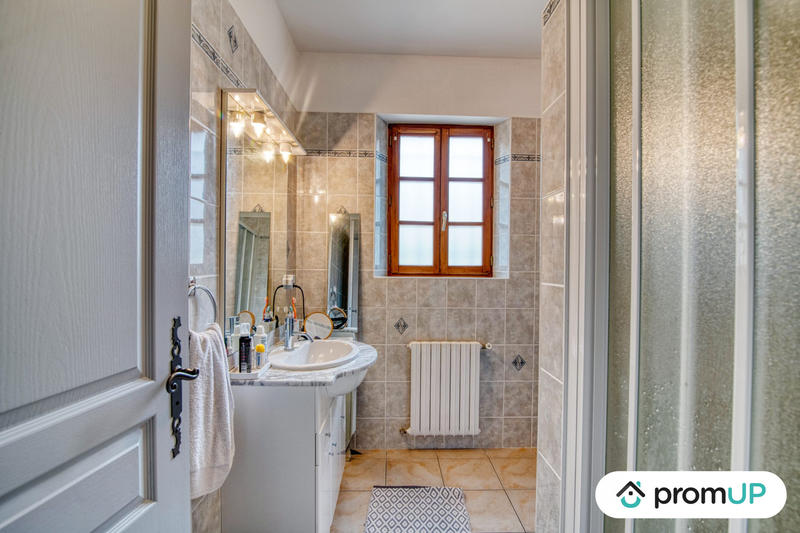 Maison traditionnelle - 340 m² - 16 pièces