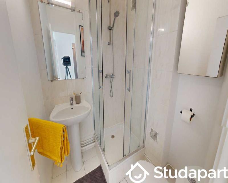 Chambre - 100 m² - 1 pièce