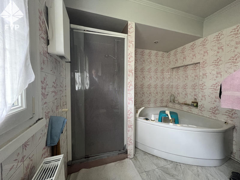 Maison - 246 m² - 7 pièces