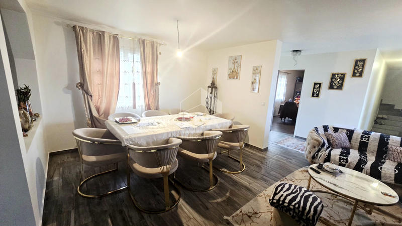 Maison - 185 m² - 6 pièces