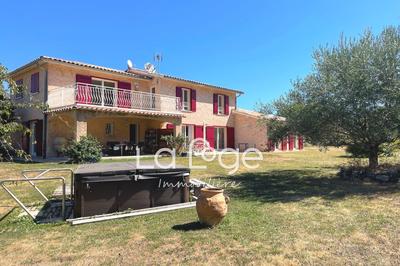 Maison - 208 m² - 8 pièces