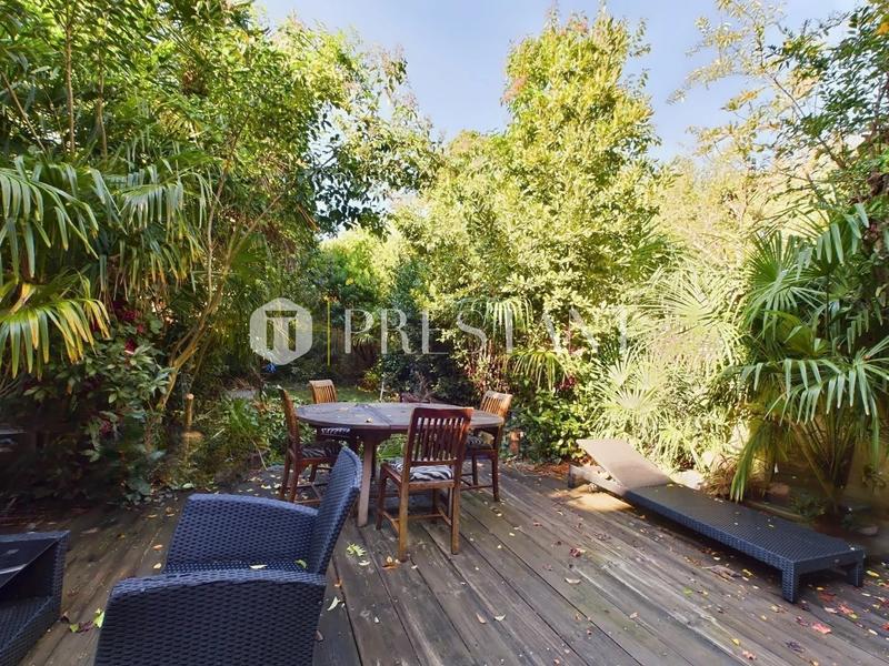 Maison - 207 m² - 7 pièces