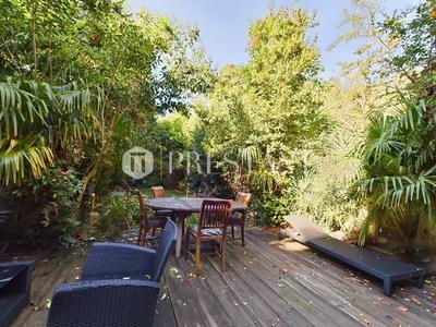 Maison - 207 m² - 7 pièces