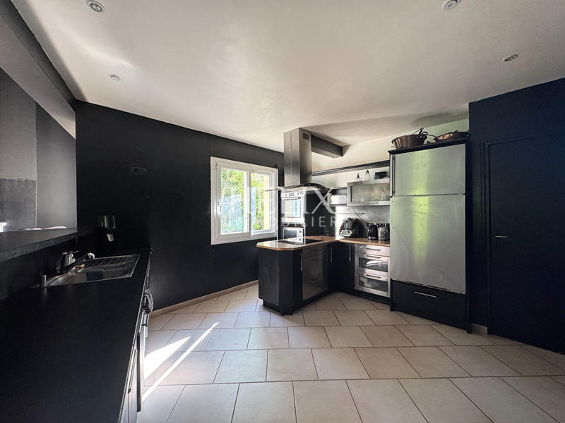 Maison - 350 m² - 8 pièces