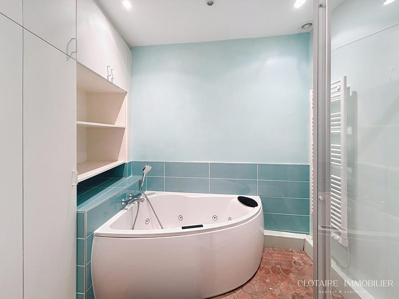 Maison - 600 m² - 12 pièces