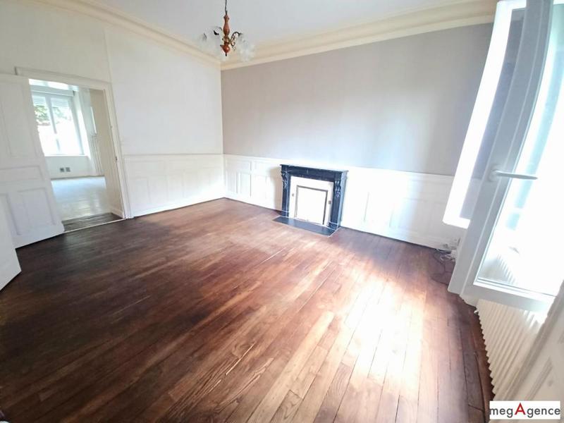 Maison - 250 m² - 11 pièces