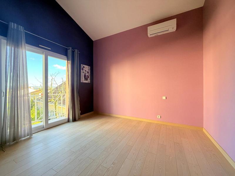 Villa - 262 m² - 9 pièces