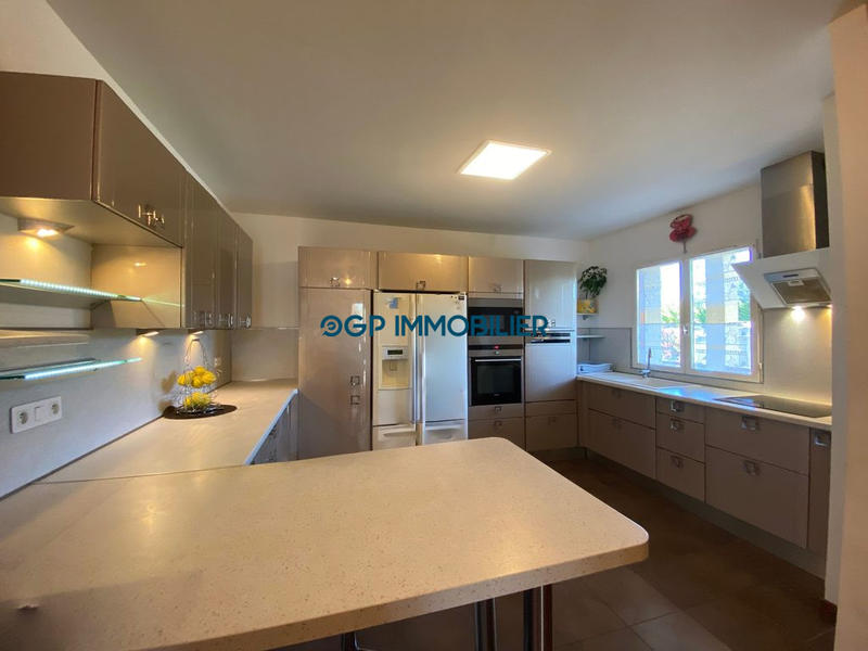 Maison traditionnelle - 165 m² - 6 pièces