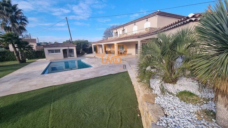 Propriété - 250 m² - 7 pièces