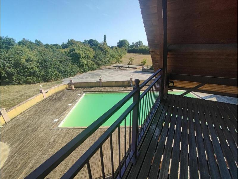 Propriété - 238 m² - 10 pièces