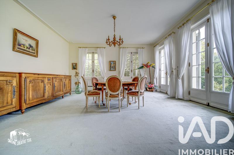 Maison - 239 m² - 7 pièces