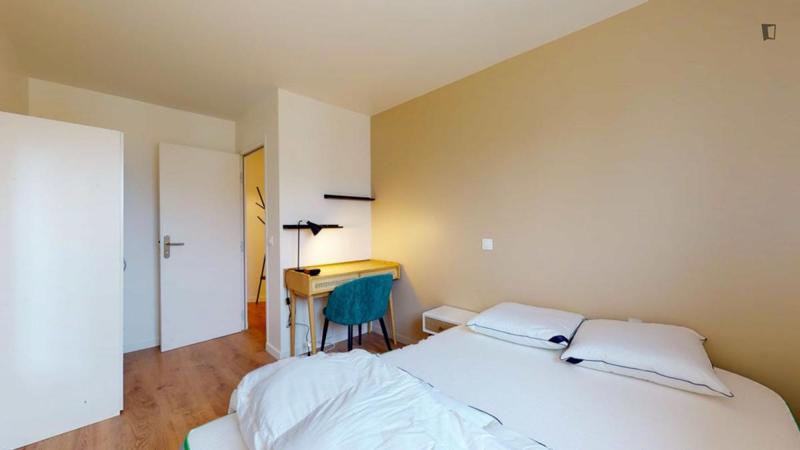 Chambre - 10 m² - 5 pièces