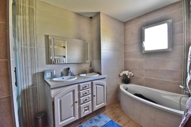 Maison - 104 m² - 4 pièces