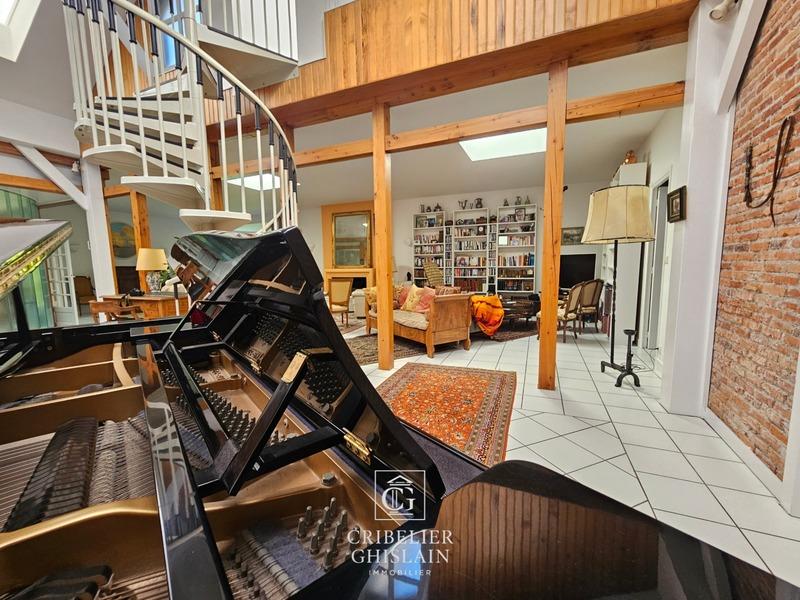 Maison - 248 m² - 9 pièces