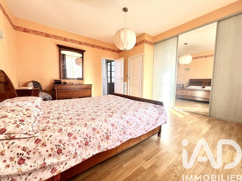 Maison - 263 m² - 9 pièces