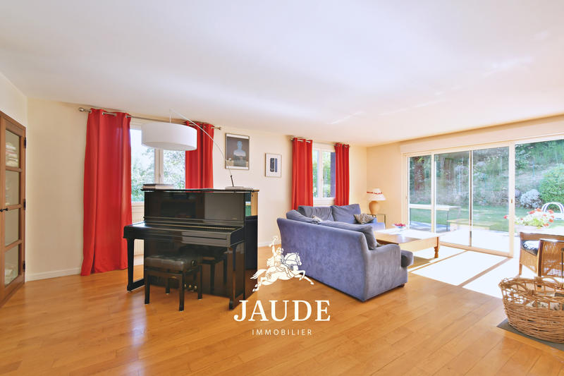 Maison - 221 m² - 10 pièces