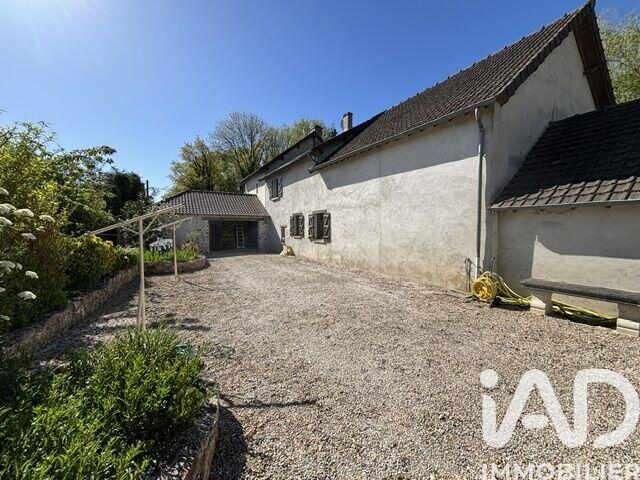 Maison - 220 m² - 8 pièces