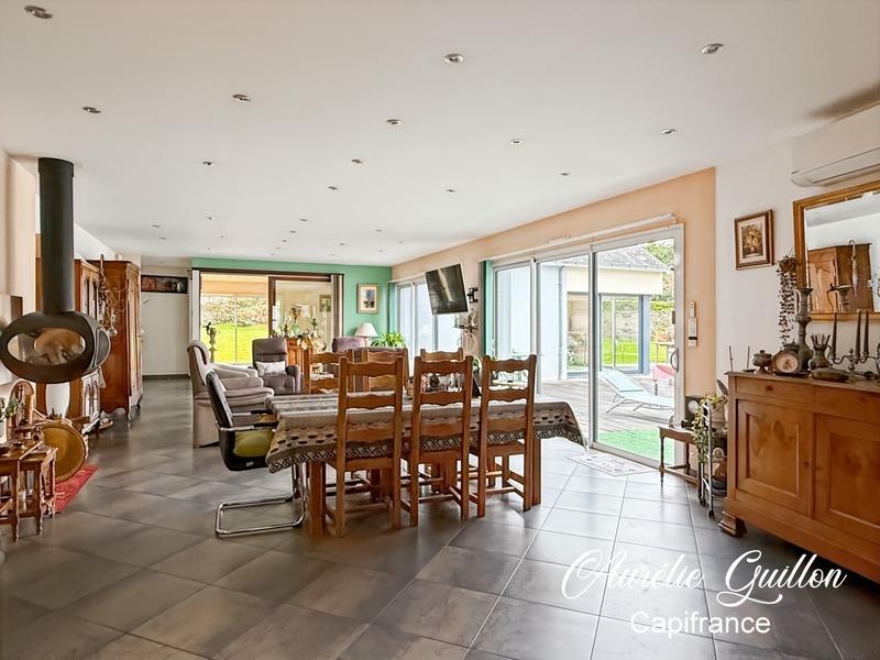 Maison - 254 m² - 9 pièces