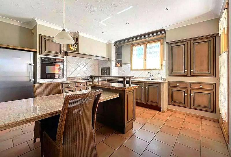 Villa - 145 m² - 9 pièces