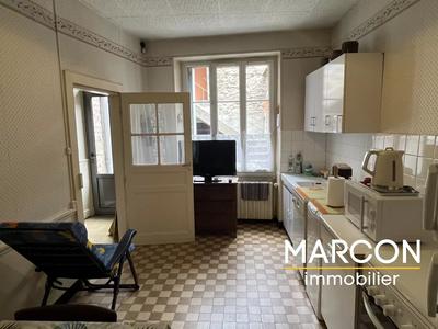 Maison - 230 m² - 10 pièces