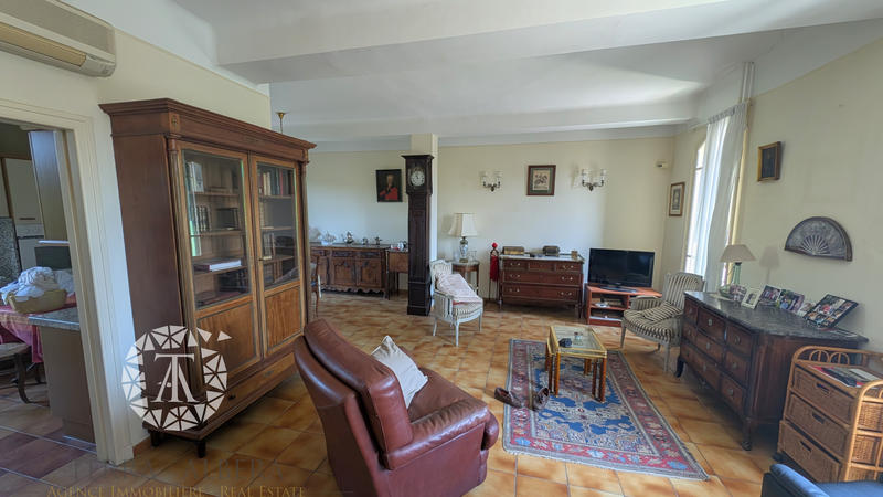 Villa - 310 m² - 14 pièces