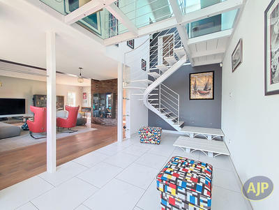 Maison - 394 m² - 15 pièces