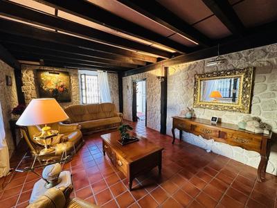 Maison de village - 420 m² - 12 pièces