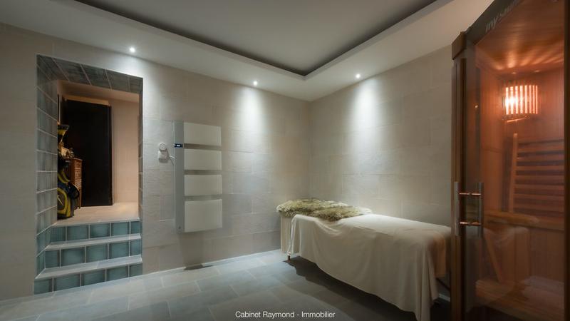 Maison contemporaine - 405 m² - 9 pièces