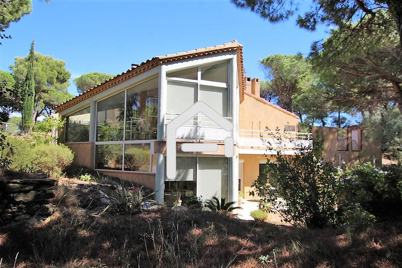Villa - 237 m² - 10 pièces