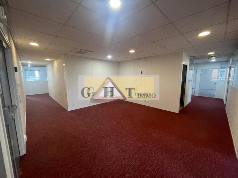 Bureau - 667 m²