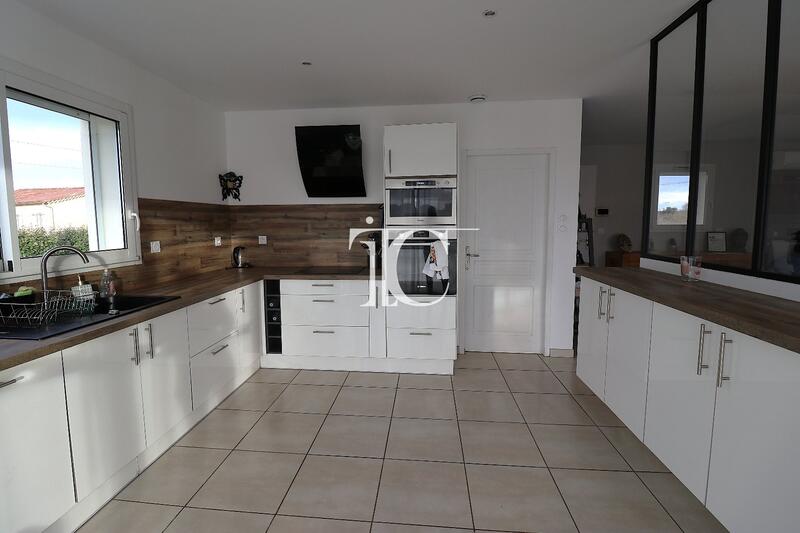 Maison - 230 m² - 10 pièces