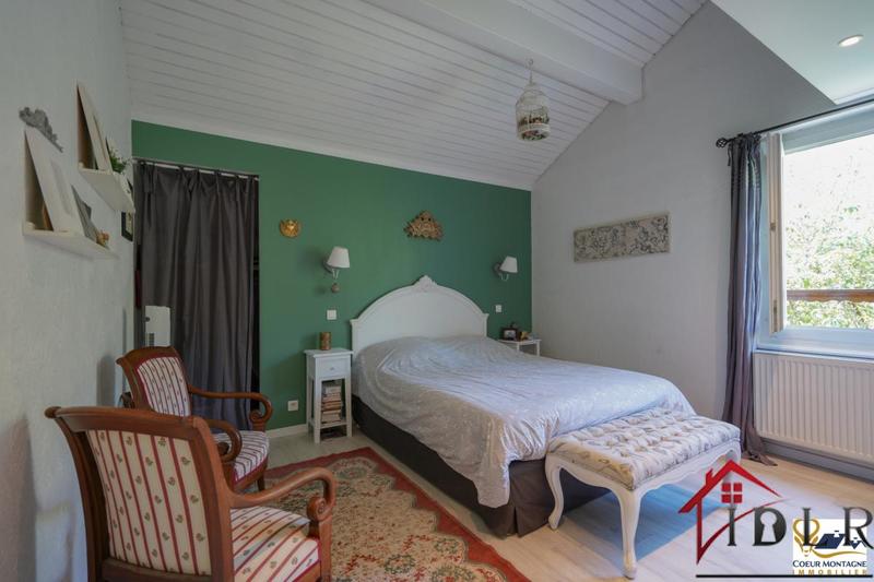 Maison - 196 m² - 9 pièces