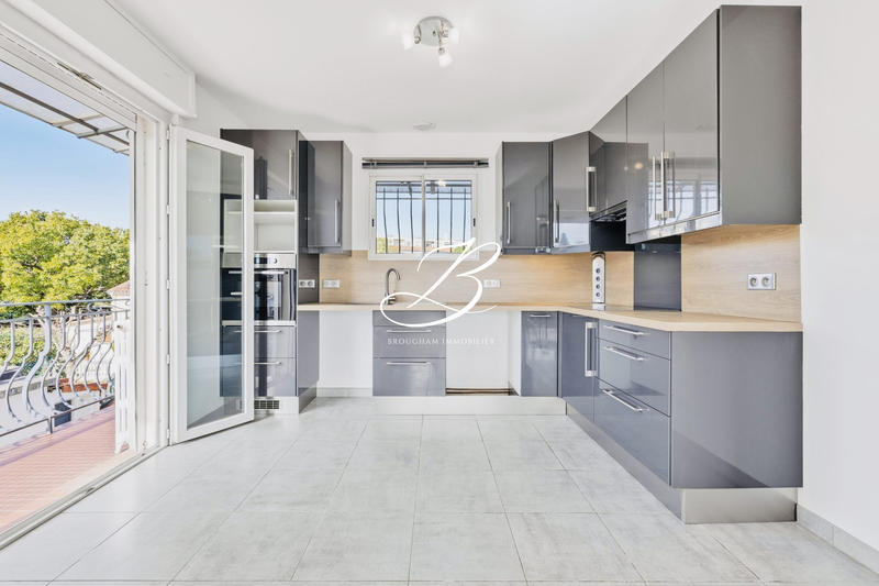 Appartement - 100 m² - 5 pièces