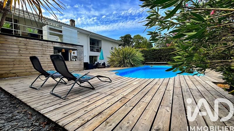 Maison - 260 m² - 9 pièces