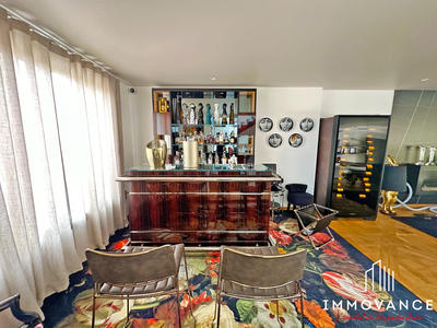 Maison contemporaine - 275 m² - 6 pièces