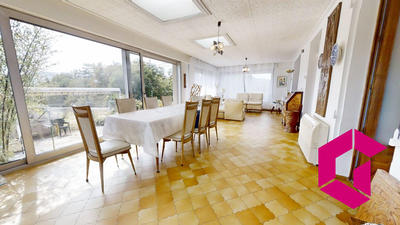 Maison - 190 m² - 7 pièces