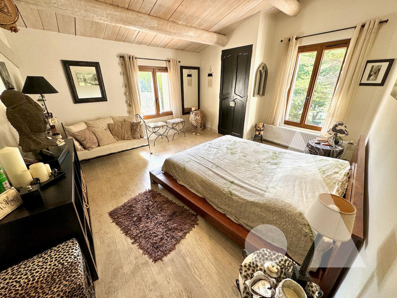 Maison - 470 m² - 17 pièces