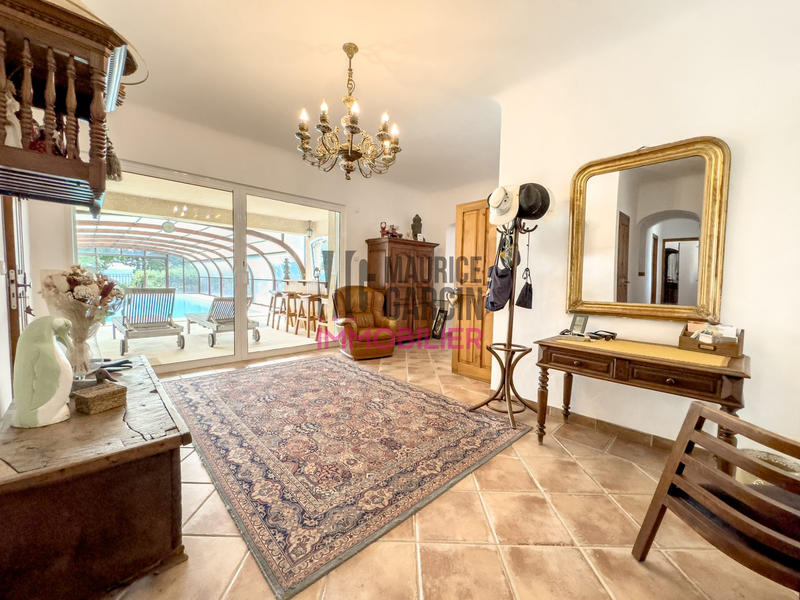 Maison - 250 m² - 9 pièces