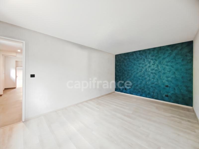 Maison - 230 m² - 9 pièces