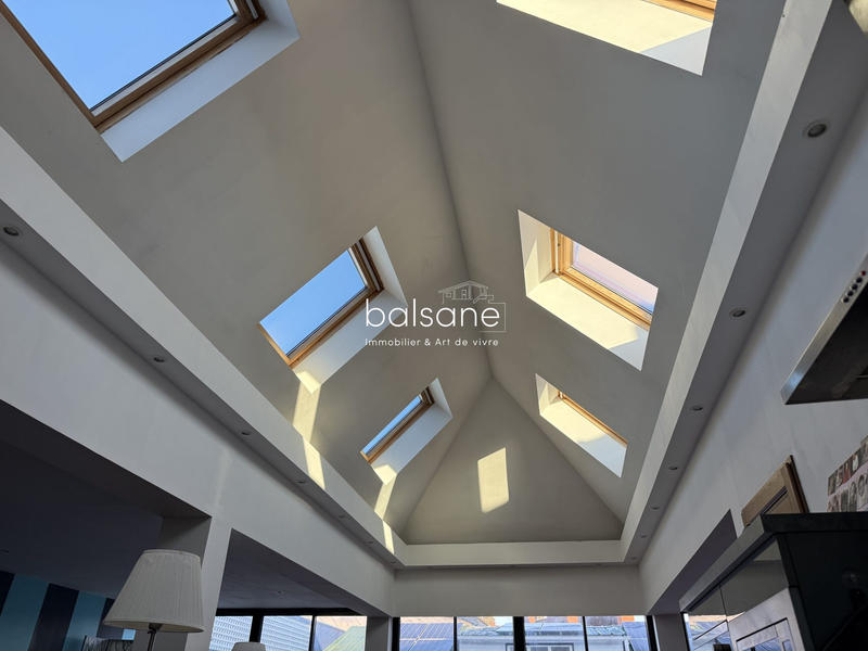 Loft - 242 m² - 6 pièces