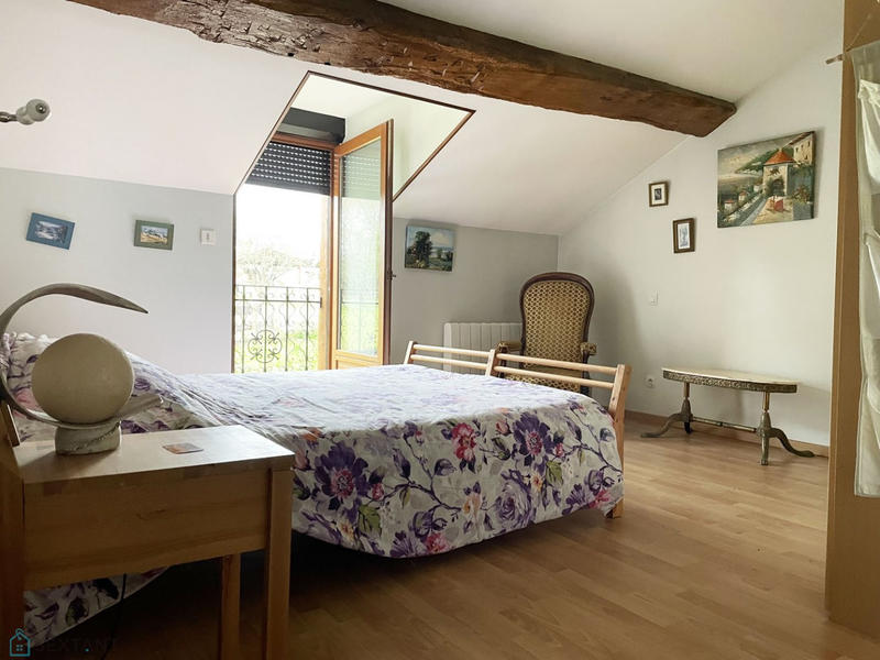 Maison - 267 m² - 8 pièces