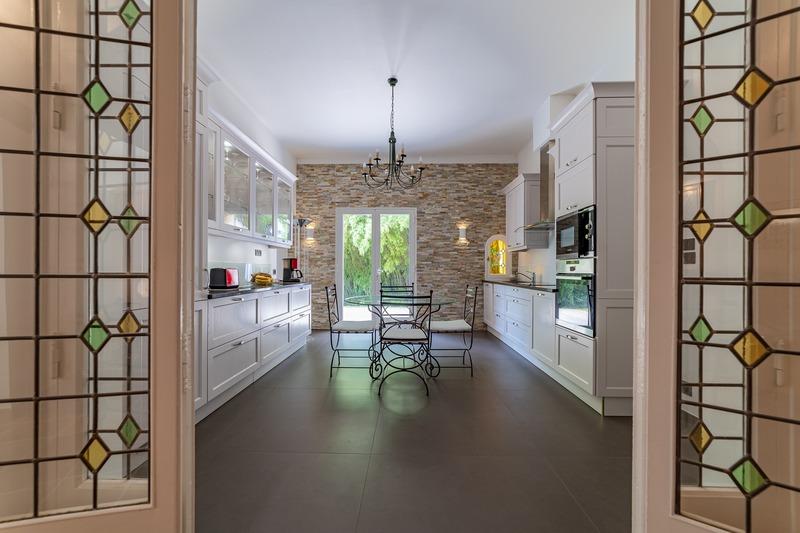 Mas - 440 m² - 12 pièces